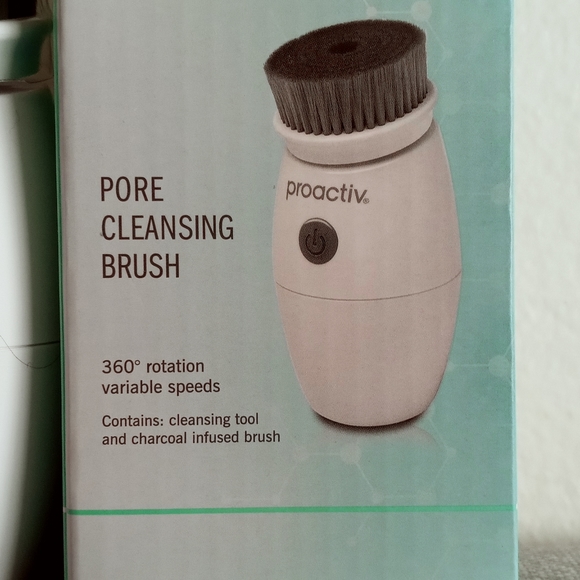 Facial serum bundle, cleanser, brushes - Picture 8 of 8